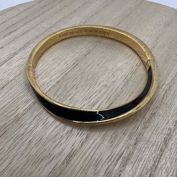 Kate Spade New York Black Enamel and Gold Tone Wave Twist Bangle Bracelet - Picture 1 of 11